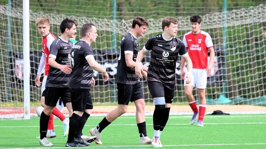 Die SG Ellingen II (schwarze Trikots) siegte vergangene Woche mit 3:1 bei den Kickers Westerwald und will auch gegen den FV Rot-