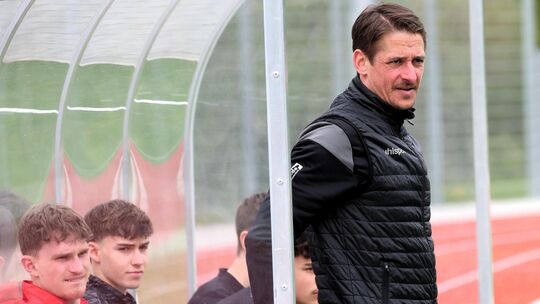 SVU-Trainer Tobias Wirtz (rechts) will seine Mannschaft weiter gierig sehen.