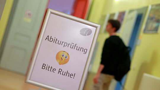 Wenn das Abitur geschafft ist, geht es in die große weite Welt hinaus.