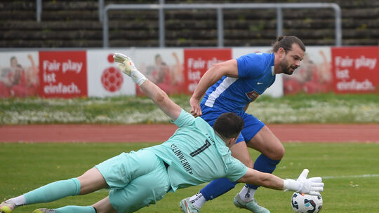 Führungspersönlichkeit: Deniz Darcan (blaues Trikot) geht bei Eintracht Bad Kreuznach derzeit vorneweg. Auch in Morlautern wird