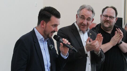 Oliver Krügel (links) ist vom CDU-Gemeindeverband zum Bürgermeisterkandidaten gewählt worden. Applaus gab es von (von links) Mat