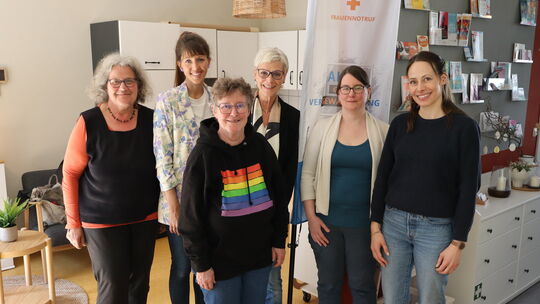 Das Team des Frauennotrufes Simmern berät Kinder, Jugendliche und Frauen, die Opfer sexualisierter Gewalt geworden sind. Hinten,