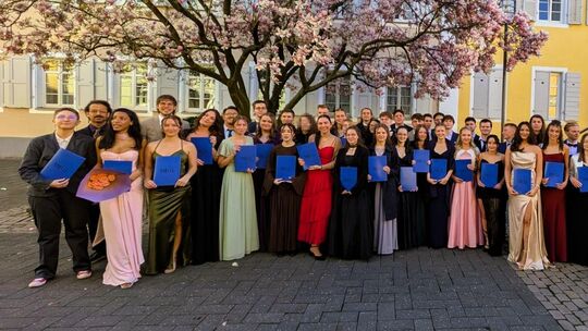 54 Abiturienten feierten ihren Abschluss am Werner-Heisenberg-Gymnasium Neuwied.