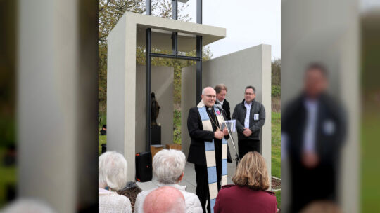 Bischof Helmut Dieser segnete die neue Kapelle in Heimbach-Weis ein.