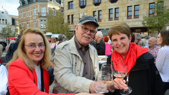 Wenn man schon an einem Donnerstag Geburtstag hat wie Tine Harmuth (rechts), gibt es keinen besseren Ort, um zu feiern, als der
