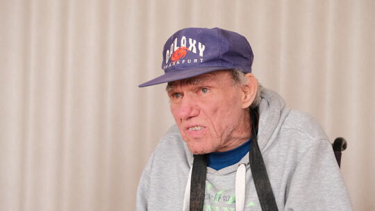 Hardy, der in einem unscheinbaren Ort im Westerwald lebt, berichtet von seinen traumatischen Erlebnissen: von Edmund Dillinger,