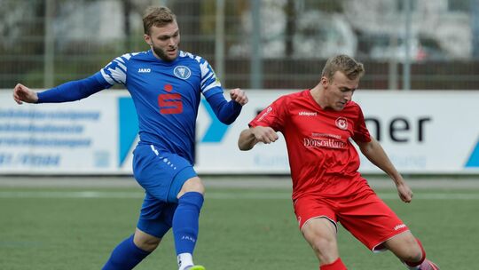 Voller Einsatz im Saisonendspurt: Jeremy Heyer (links) vom FC Metternich steht derzeit mit seinem Team auf Rang drei.