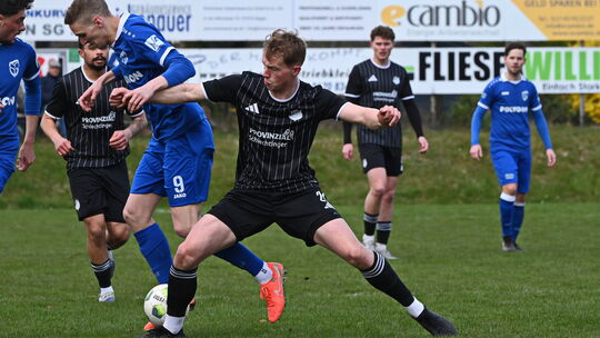 Im vergangenen Heimspiel der SG Mudersbach/Brachbach (in Blau) gab es eine 0:2-Niederlage gegen den FSV Gerlingen (in Schwarz).