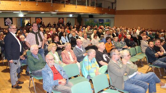 Das Bürgerhaus in Aegidienberg war bei der Infoveranstaltung voll besetzt.
