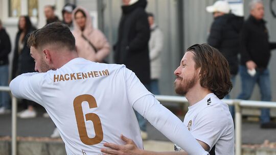 Enge Verbindung: Jannik Erbach (links) hat in den vier Jahren beim TuS Hackenheim einiges von Tim Hulsey gelernt. Nun wechselt E