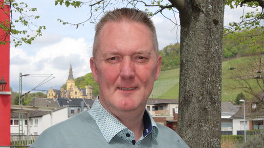 Mark Geimer (48, parteilos), Sieger der Stichwahl um das Amt des Stadtbürgermeisters von Bad Hönningen, wird in der Stadtratssit