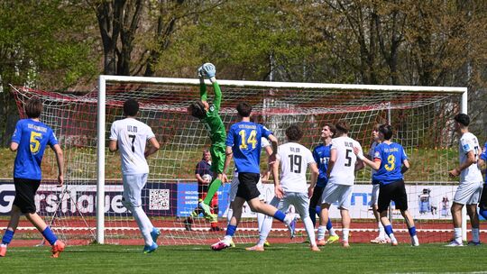 Gegen Ulm (1:4) war für die U17 der TuS Koblenz (blaue Trikots) am vergangenen Wochenende nichts zu holen.