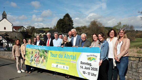 Bei einer Pressekonferenz in Blankenheim wurde das Programm der "Tour de Ahrtal" 2026 vorgestellt.