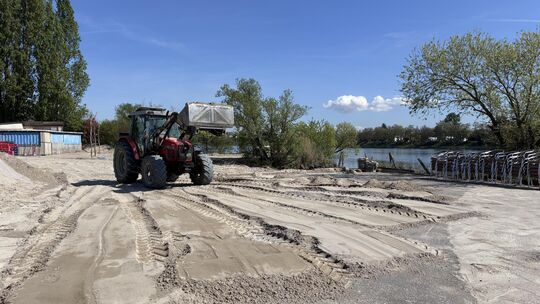 Klaus Berg und sein Team haben die nächsten Wochen weiter alle Hände (und Schaufeln) voll zu tun: Am Metternicher Moselufer wird