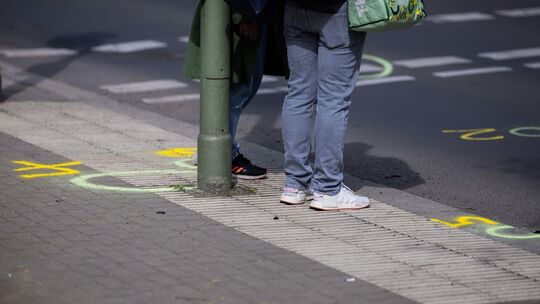 Auto erfasst Mädchen auf E-Scooter – 14-Jährige stirbt