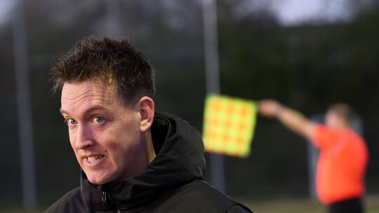 Der kritische Blick von Kim Kossmann bezog sich sicherlich nicht auf den Auftritt seiner SG 99 Andernach bei der SG Schneifel. D