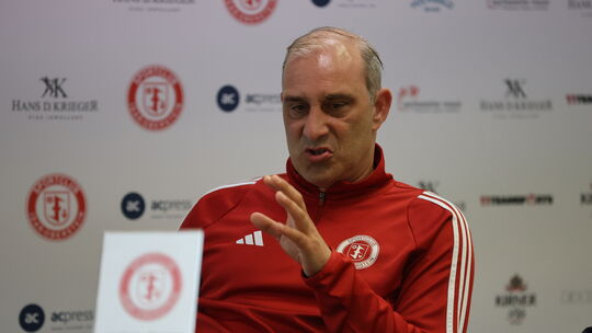 Marco Reich wählte bei der Analyse der 2:7-Heimniederlage des SC Idar-Oberstein auch harte Worte. Der Trainer arbeitete die Plei