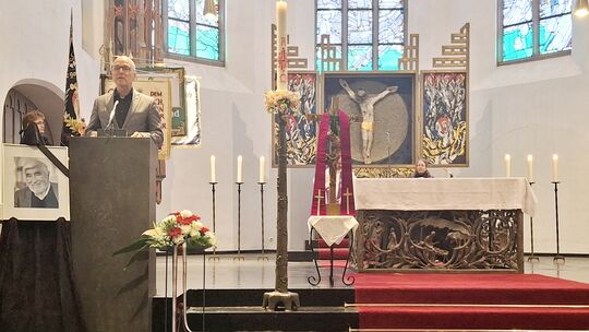 Oberbürgermeister Dirk Meid würdigte Adorfs lebenslange enge Verbundenheit mit seiner Heimatstadt Mayen.