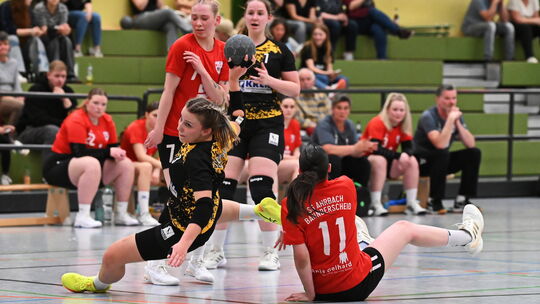 Amina Mujezinovic (beim Wurf) traf drei Mal für ihren SSV Wissen. Am Ende stand eine Niederlage gegen die SG Ahrbach/Bannbersche