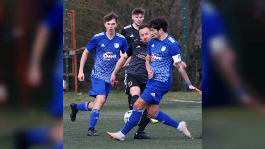 Torschütze für den SV Winterbach: Jonas Kunz (schwarzes Trikot, Nummer zehn) gelang das wichtige 2:0 gegen die SF Bundenthal.