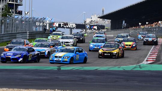 Todesfall nach Massencrash auf Nürburgring