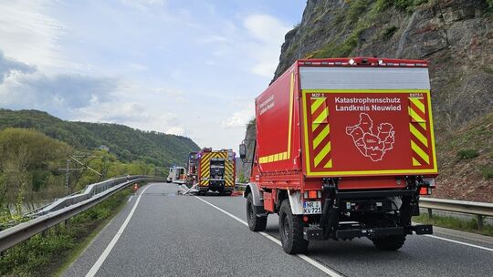 Auf der B42 bei Hammerstein ist am Freitagnachmittag eine 59-jährige Autofahrerin aus Richtung Neuwied kommend in den Gegenverke