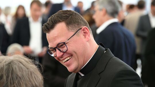 Der neue Trierer Generalvikar Tim Sturm ist seit wenigen Tagen in Amt und Würden.