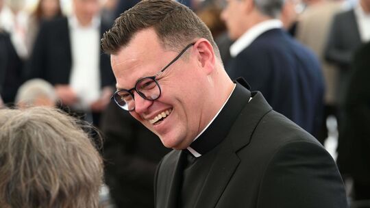 Der neue Trierer Generalvikar Tim Sturm ist seit wenigen Tagen in Amt und Würden.