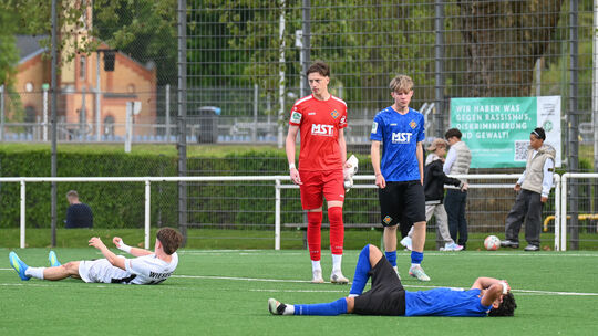Die Enttäuschung war durchaus groß bei der U17 der TuS Koblenz (blaue Trikots). Die hatte der TSG Wieseck einen aufopferungsvoll
