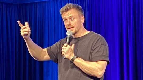 Auch ein Zeigefinger war schon mal bei Comedian Matthias Ludwig zu sehen.