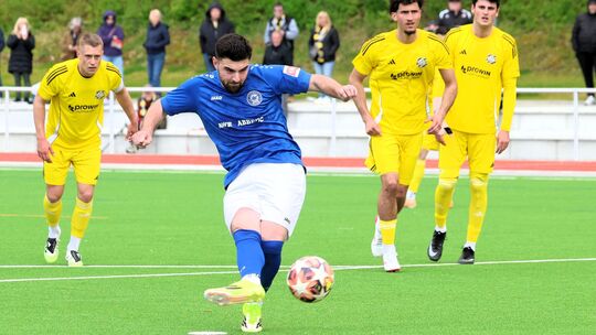 Behadil "Benko" Sabani traf dreimal beim Heimsieg gegen Hertha Wiesbach, beim 3:2 vom Elfmeterpunkt aus und beim 4:2 und 5:2 in