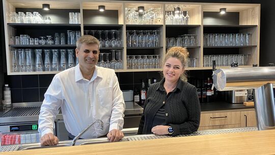 Amjad Naseer und seine Tante Zlatica Hayat sind die neuen Gesichter in der Gaststätte Noss in Cochem.