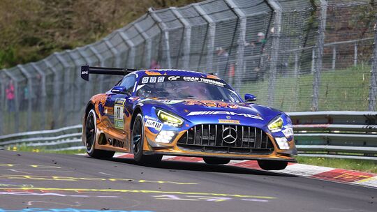 Luca Stolz holte einen guten vierten Platz auf dem Nürburgring. Der Motorsport stand aber nicht im Vordergrund.