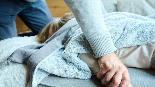 Kinder vor missbräuchlichen Attacken Erwachsener schützen - dafür gibt es auch rund um Bad Kreuznach diverse Angebote (Symbolbil
