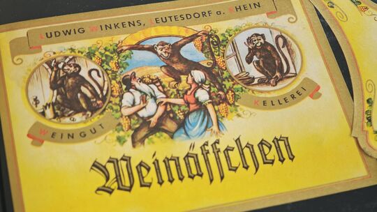Blick in die Weinetikettensammlung von Stephan Euler. Blick in die Weinetikettensammlung von Stephan Euler.