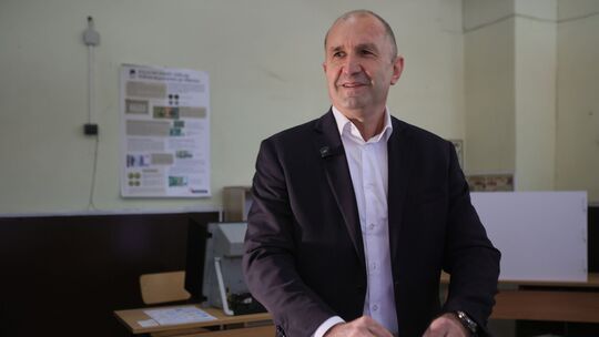 Wahlkommission: Ex-Staatschef Radew siegt klar in Bulgarien