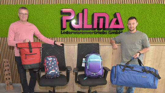 Frank Gillmann (links) und sein Sohn Marc Gillmann arbeiten bei der Führung der 1977 in Merxheim gegründeten Pulma Lederwarenver