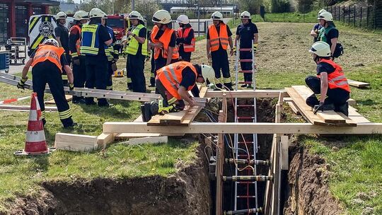 Die Feuerwehr Birkenfeld übte am Wochenende die Tiefenrettung.