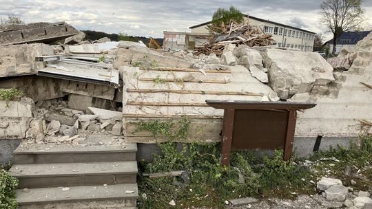 Die Abrissbagger haben ganze Arbeit geleistet. Von dem Altbau der Christophorus-Grundschule, deren neuerer Teil im Hintergrund z