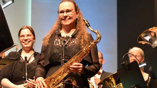 Das Stück „Quick Mix“, von Guido Rennert Judith Höhn-Engers und ihrem Tenorsaxofon auf den Leib komponiert, war ein Höhepunkt de