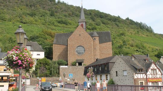 Die katholischen Kirche St. Remaclus in Cochem-Cond soll in Zukunft zu einer Naturerlebniskirche werden.