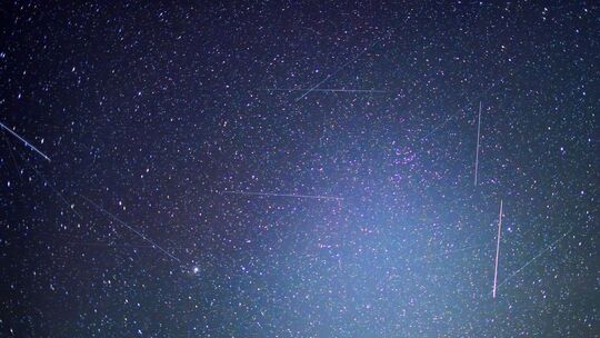 Satelliten am Nachthimmel