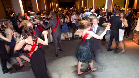 Hier wird ein zünftiger Abi-Ball gefeiert.