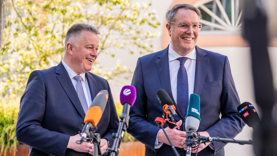 Gordon Schnieder (links, CDU) und Alexander Schweitzer (SPD) stehen vor einer Woche der Entscheidungen: Kommt es zu einer großen Gordon Schnieder (links, CDU) und Alexander Schweitzer (SPD) stehen vor einer Woche der Entscheidungen: Kommt es zu einer großen