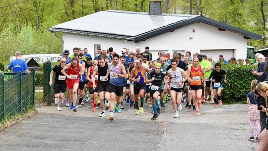 Startschuss zum Wäller Lauf-Cup: In Neuhäusel ging es auf der 10-Kilometer-Distanz auch um Punkte für die Gesamtwertung.