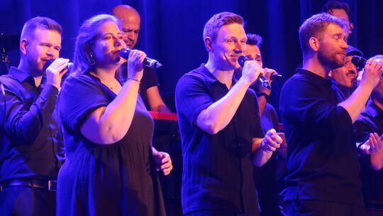 "Haste Töne" begeistern mit Emotionen pur in zwei ausverkauften Jubiläumskonzerten.