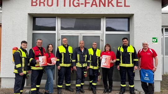 Bereiten sich auf den Sparkassenfirmenlauf in Cochem vor: Die freiwillige Feuerwehr Bruttig-Fankel