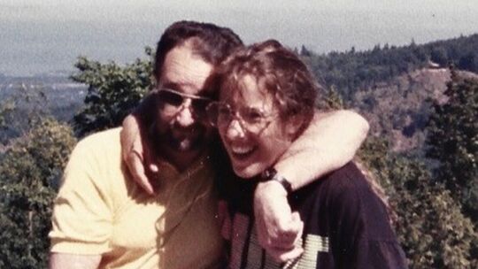 Amy Lopez mit ihrem Vater Robert Rimbau. Die US-Studentin starb vor mehr als 30 Jahren auf qualvolle Weise. Sie wurde in einem a