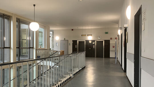 Im Gebäude des Landgerichts Koblenz: Dort muss sich ein 25-Jähriger aus dem Ahrtal wegen versuchten Totschlags verantworten.