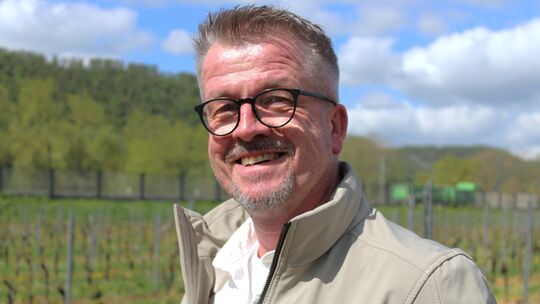 Jörg Jungbluth, Ortsbürgermeister von Hammerstein, ist in dem Weindorf an der B42 aufgewachsen. Er ist der Ansicht, dass die 350